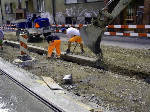 Verlegen von Randabschlüssen an der Effingerstrasse