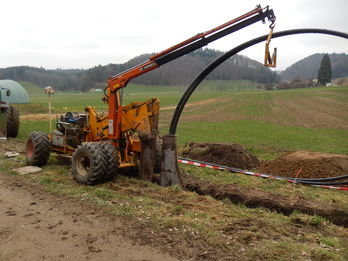 Einpflügen der Pumpleitungen (Bifang)