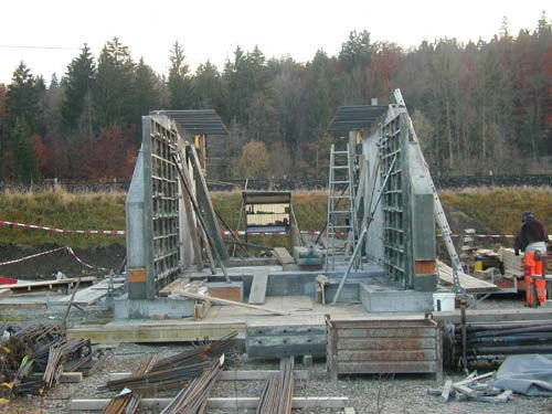 Allmählich wächst das Bauwerk in die Höhe